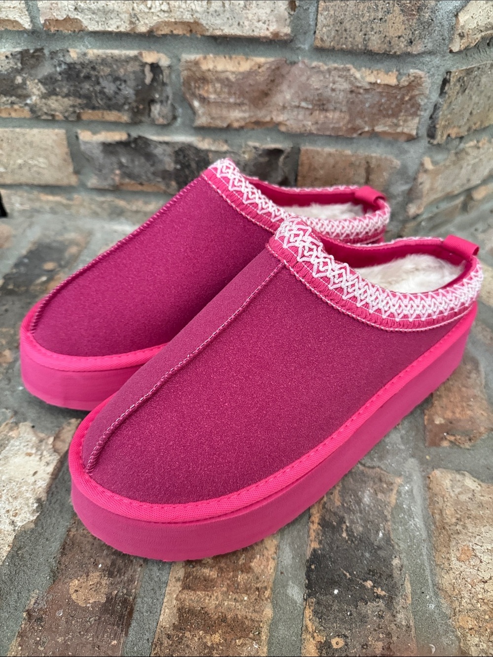 Women’s Cozy Slip-On Slippers in Fuchsia Pink-Size 10